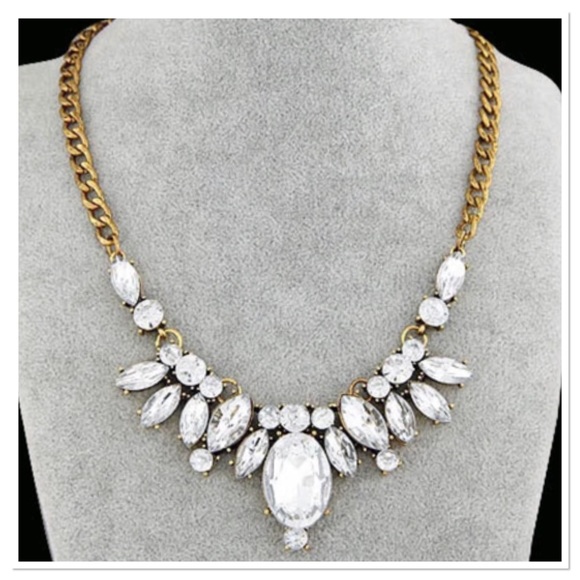 Jewelry - Gorgeous Statement Necklace 2 LEFT!!